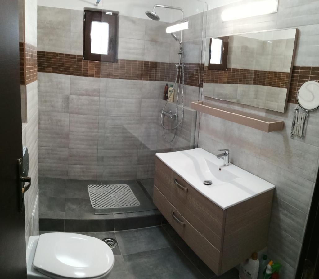 38 Silviu Apartment *
