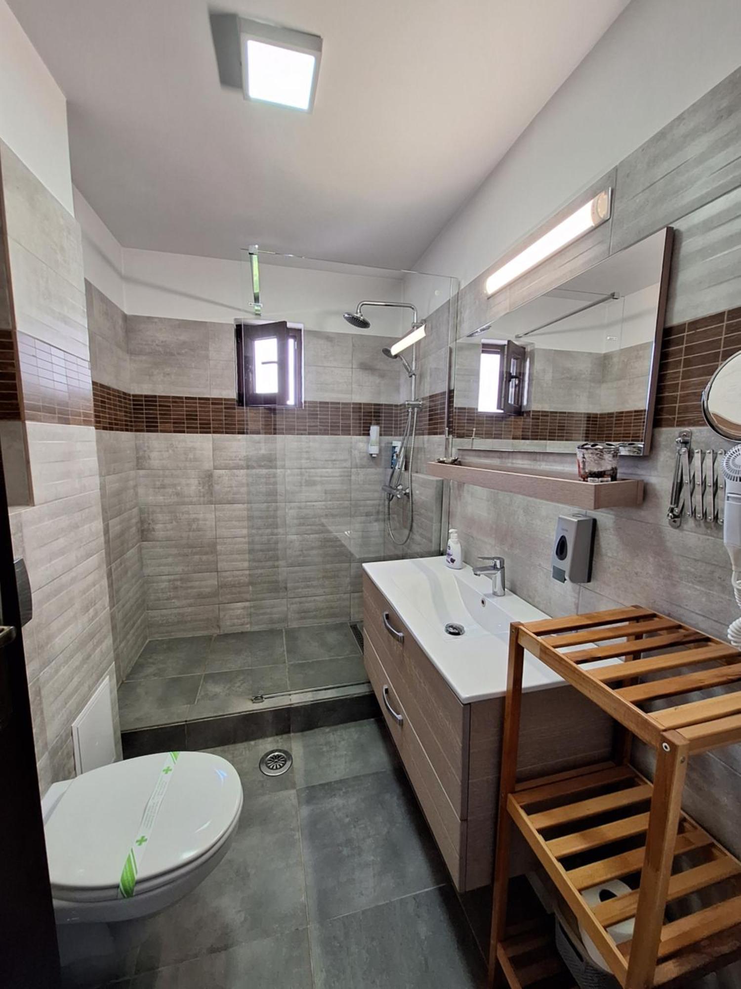 38 Silviu Apartment *